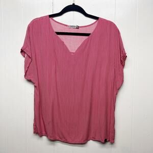 Hot Kiss Women's Pin Striped Red V-Neck Short Sleeve Top Size XL Lightweight